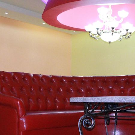 יירבאן Princ Plaza Hotel מראה חיצוני תמונה