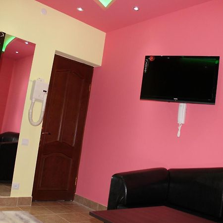 יירבאן Princ Plaza Hotel מראה חיצוני תמונה