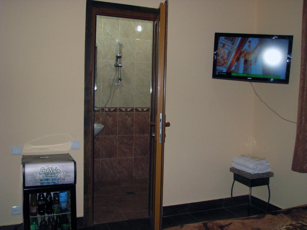 יירבאן Princ Plaza Hotel חדר תמונה