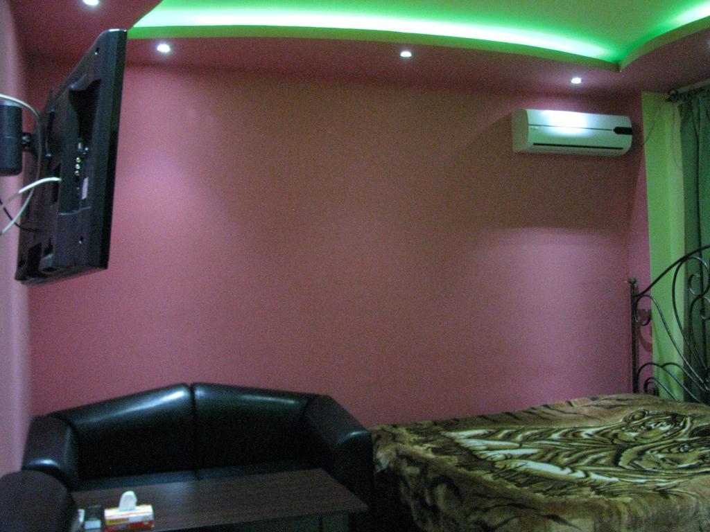 יירבאן Princ Plaza Hotel חדר תמונה