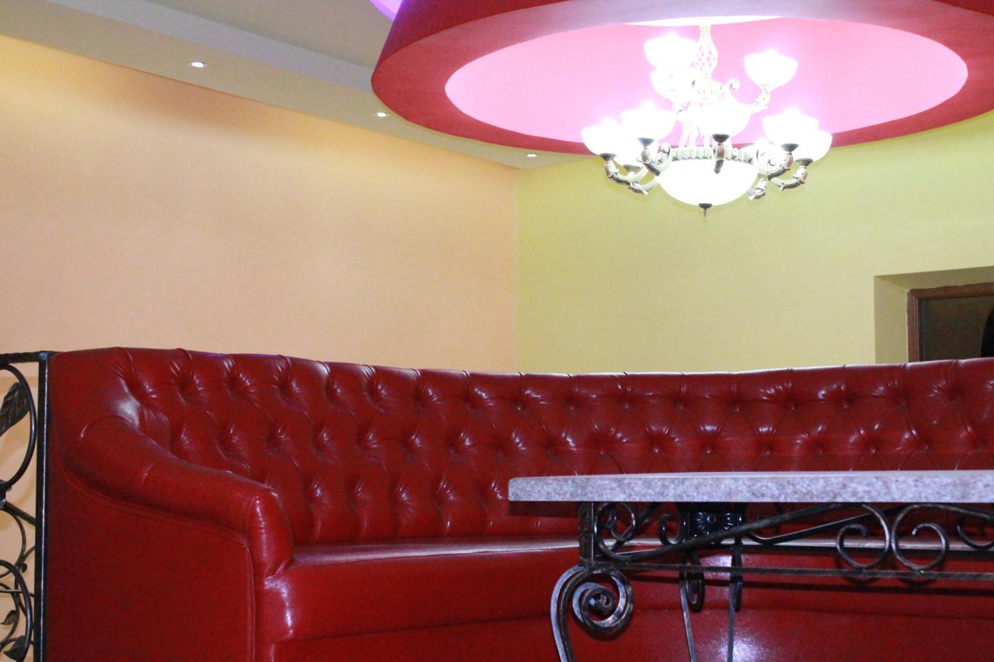 יירבאן Princ Plaza Hotel מראה חיצוני תמונה