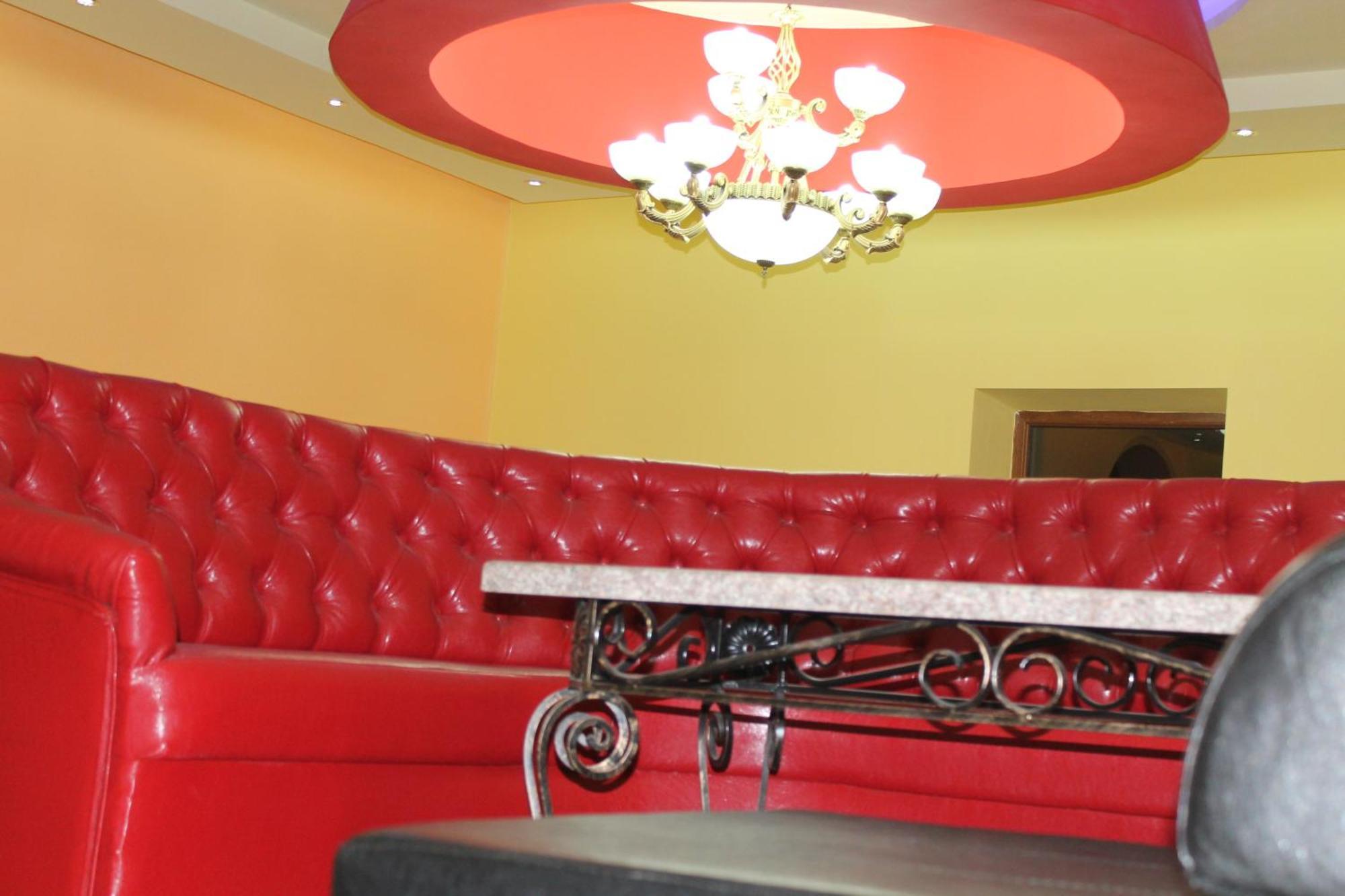 יירבאן Princ Plaza Hotel מראה חיצוני תמונה