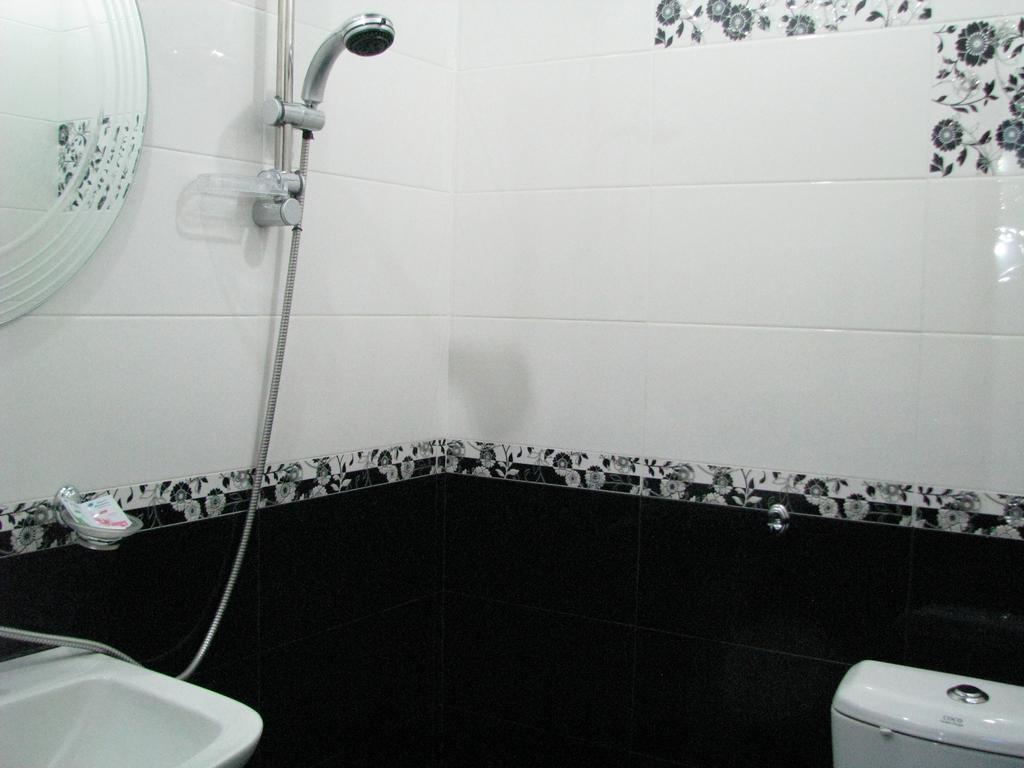 יירבאן Princ Plaza Hotel חדר תמונה