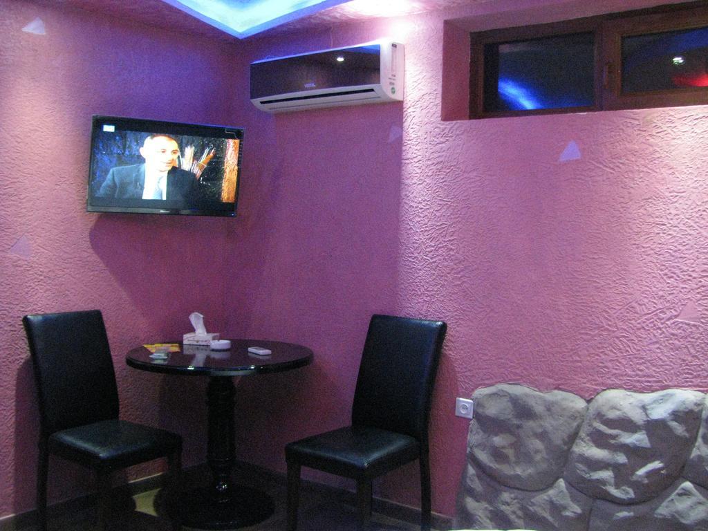 יירבאן Princ Plaza Hotel חדר תמונה