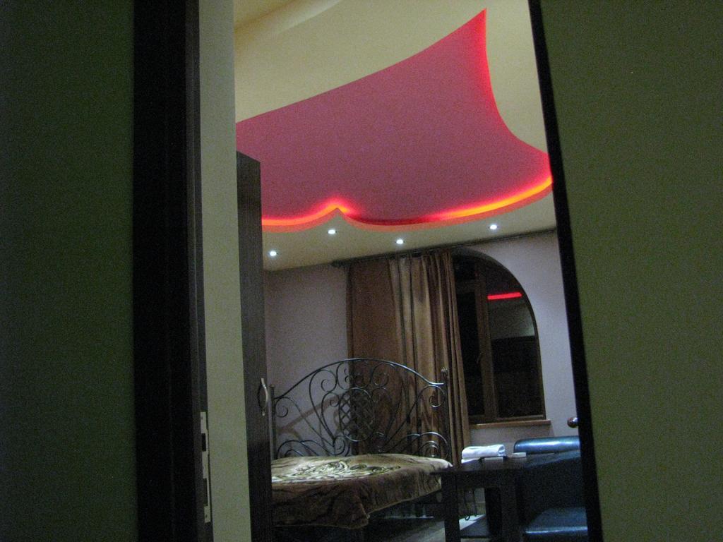 יירבאן Princ Plaza Hotel חדר תמונה