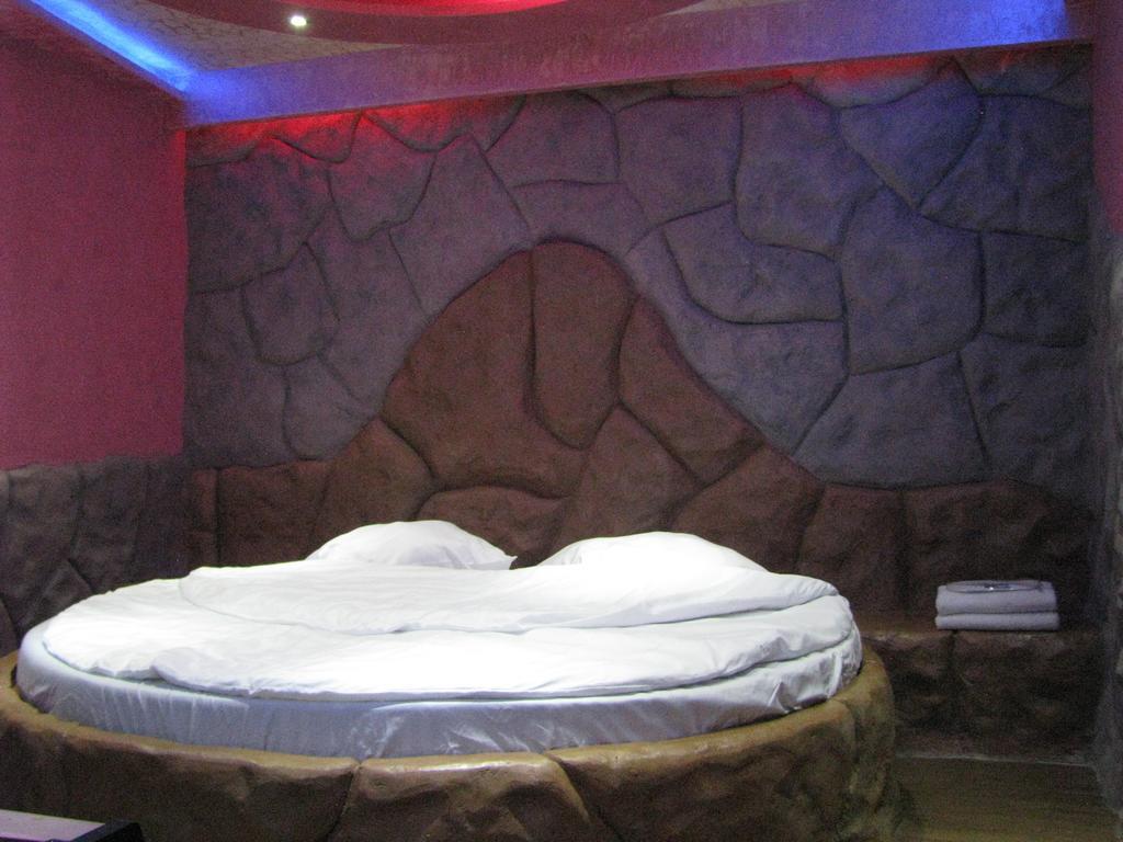 יירבאן Princ Plaza Hotel חדר תמונה