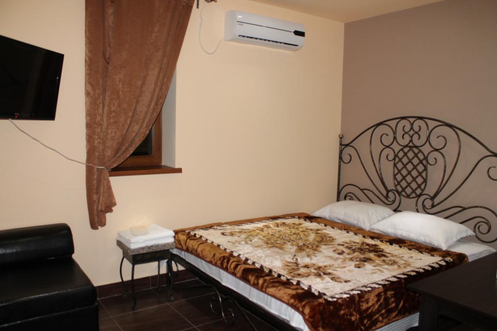 יירבאן Princ Plaza Hotel חדר תמונה