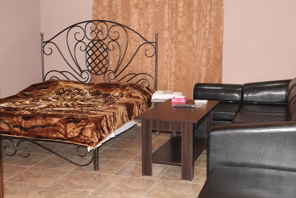 יירבאן Princ Plaza Hotel חדר תמונה