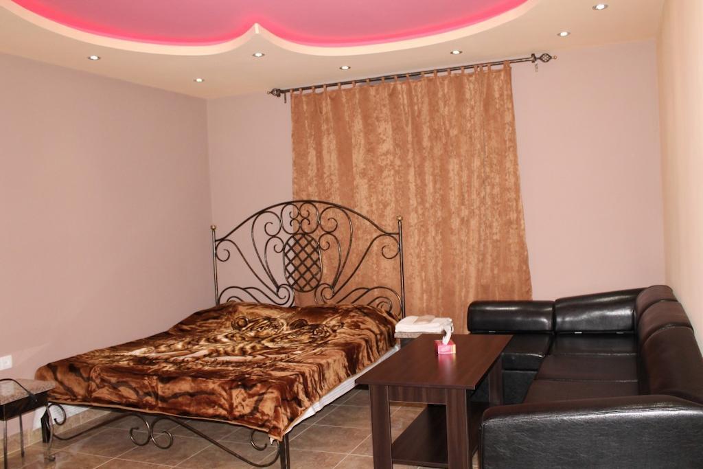 יירבאן Princ Plaza Hotel חדר תמונה