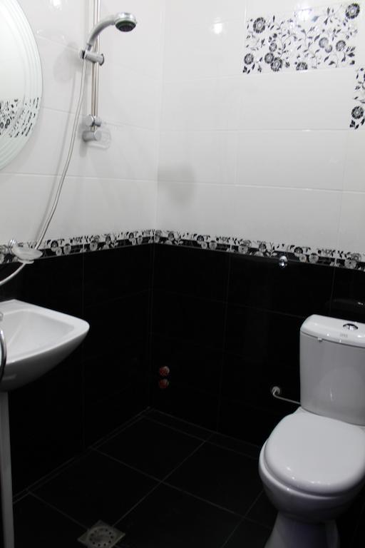 יירבאן Princ Plaza Hotel מראה חיצוני תמונה